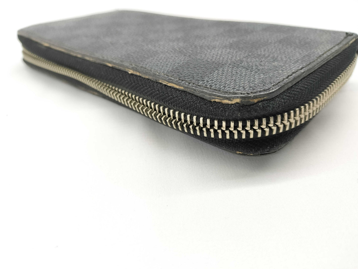 LOUIS VUITTON Damier Zippy Wallet