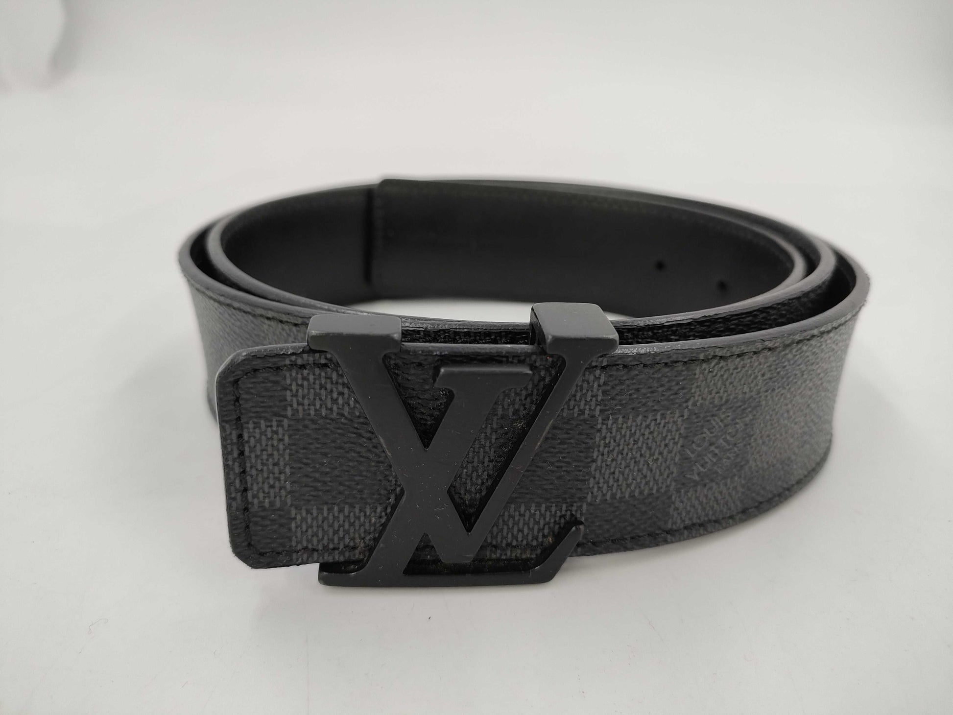 LOUIS VUITTON Damier Graffit Saintture LV Initial Belt