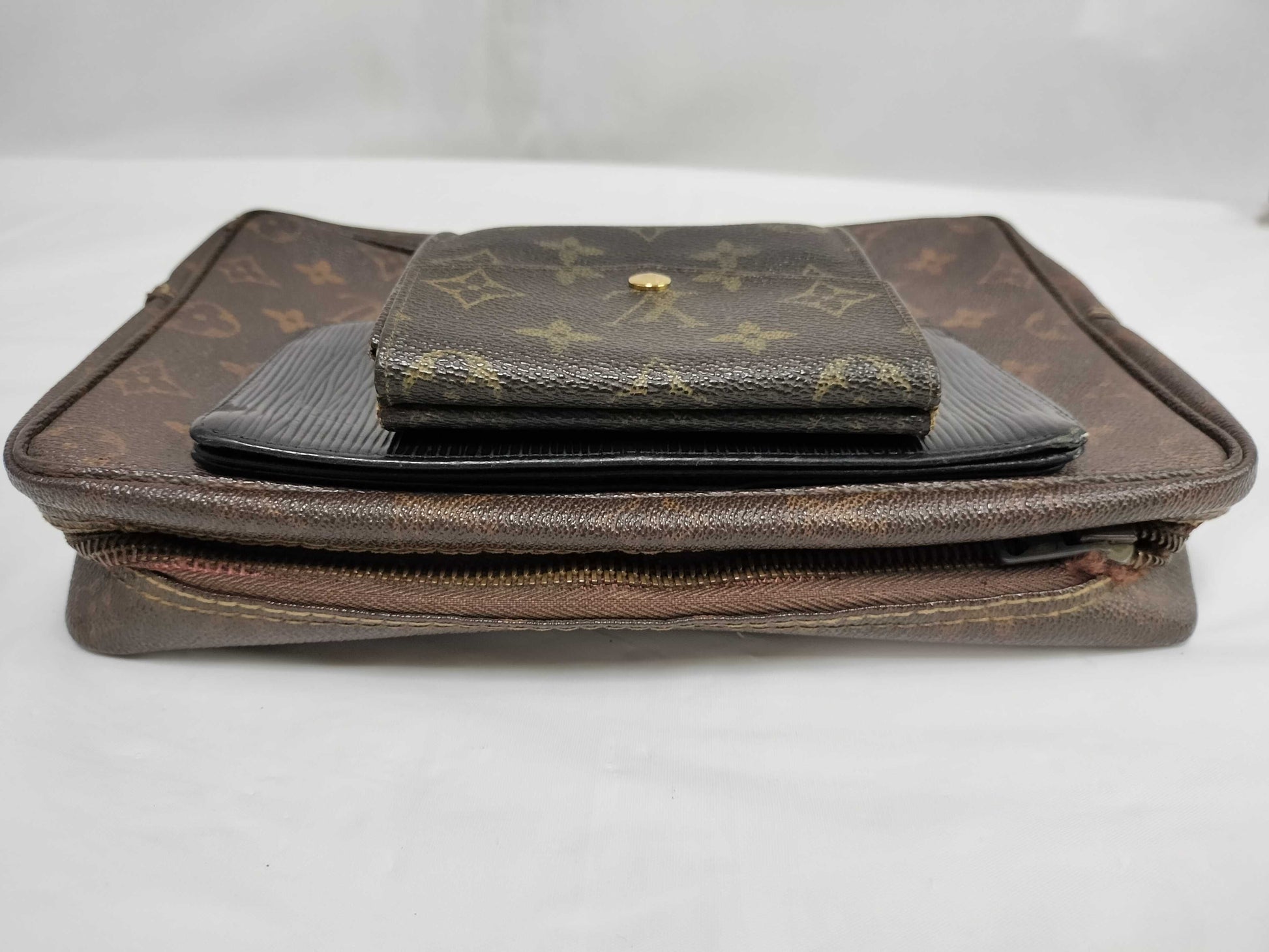 LOUIS VUITTON Epi True Towel/W-hook set wallet