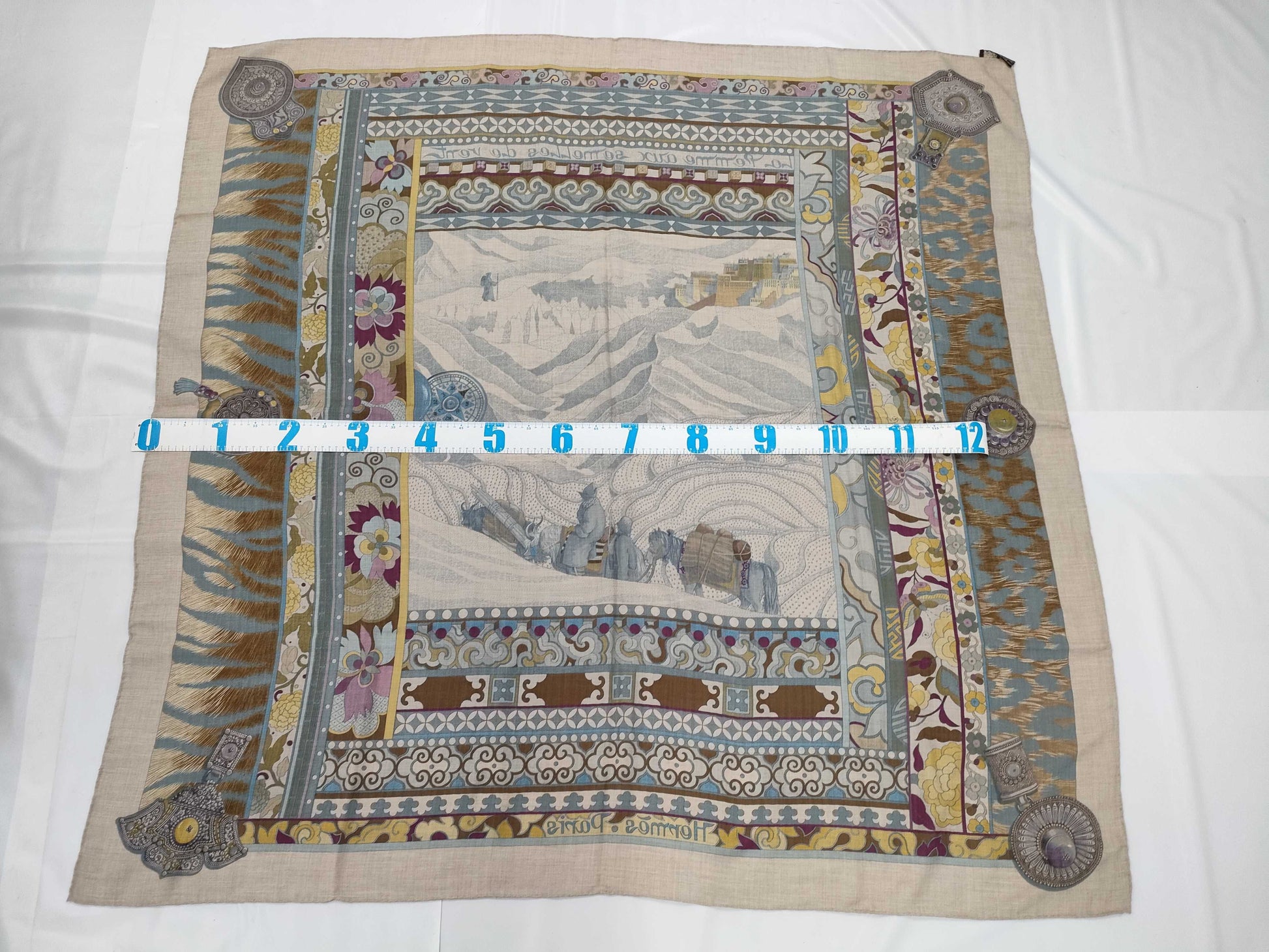 HERMES Carre La femme aux semelles de vent Scarf Scarf