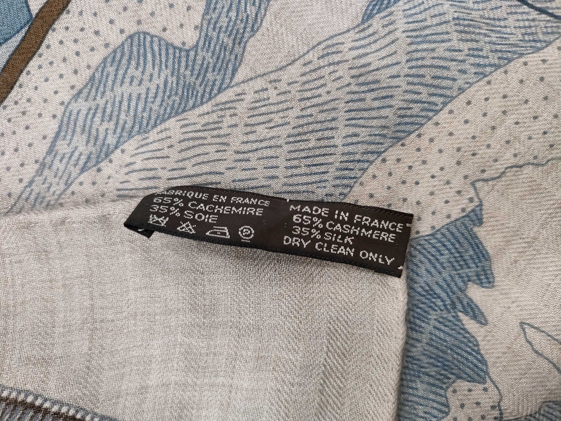 HERMES Carre La femme aux semelles de vent Scarf Scarf