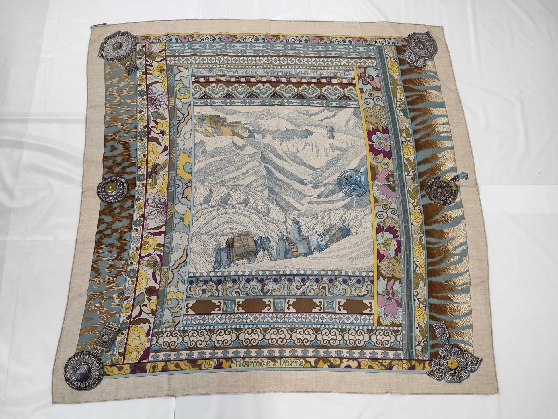 HERMES Carre La femme aux semelles de vent Scarf Scarf