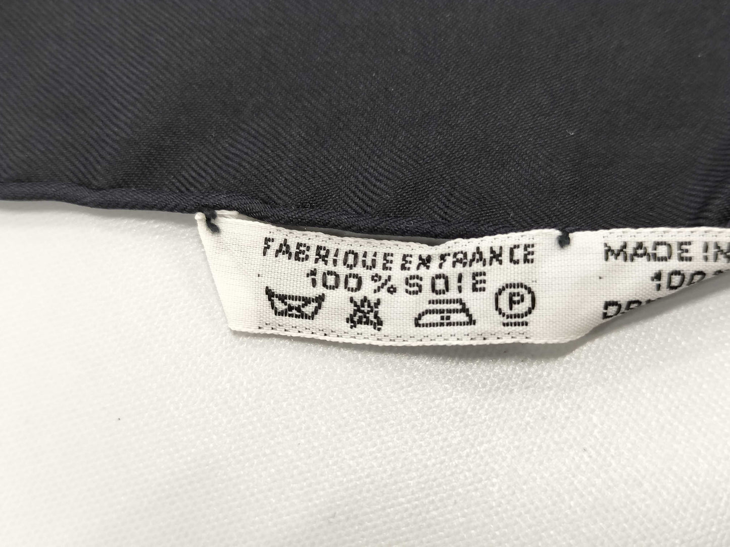 HERMES Carré 90 Neige d'Antan Last Year's Snow Scarf