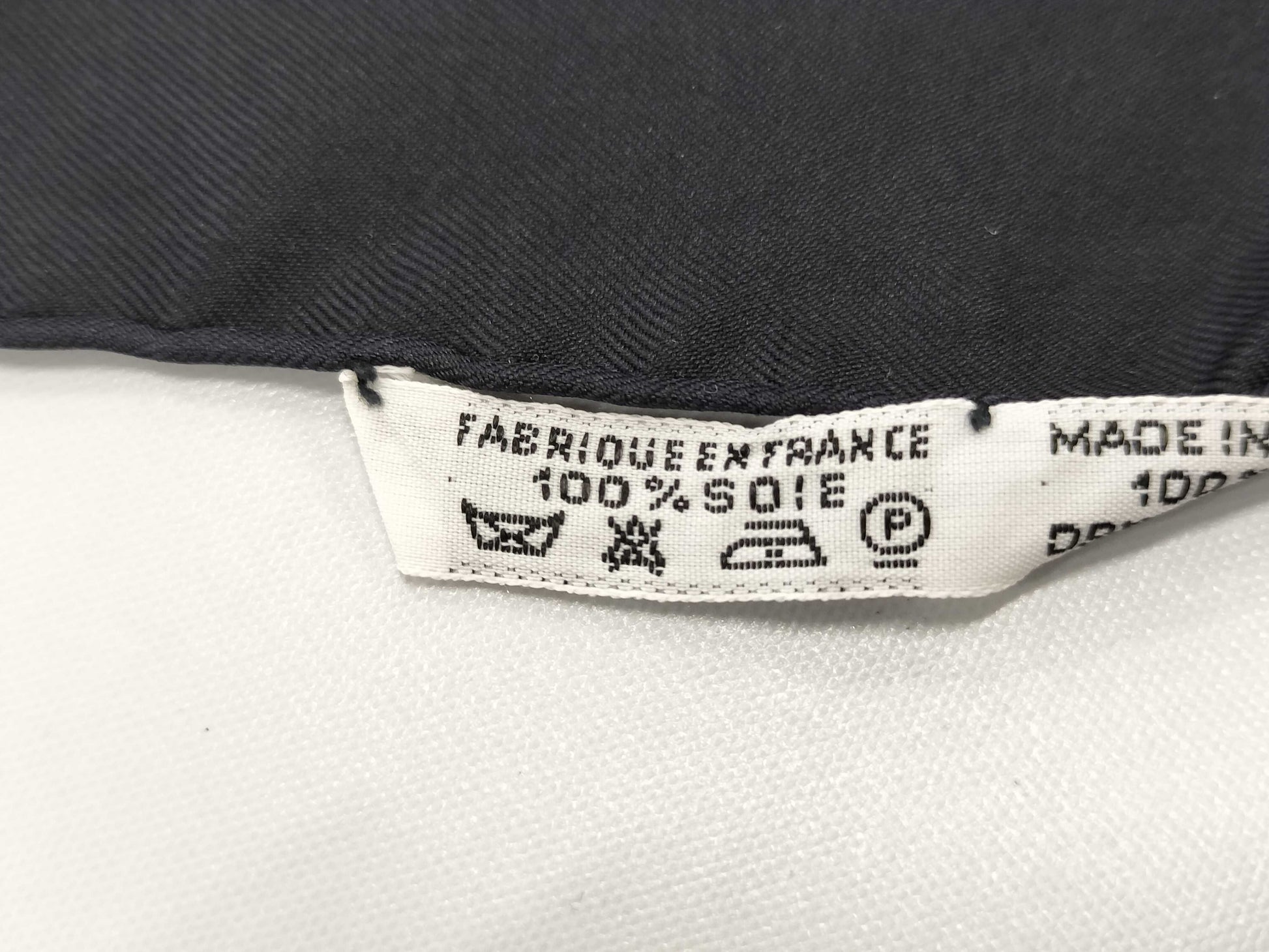 HERMES Carré 90 Neige d'Antan Last Year's Snow Scarf