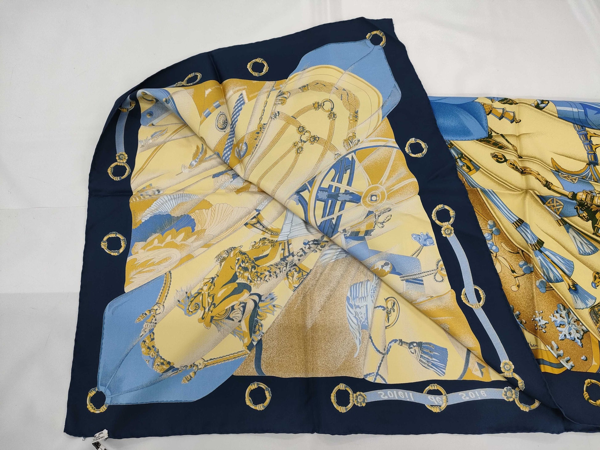 HERMES Carré 90 Soleil de Soie Silk Sun Scarf