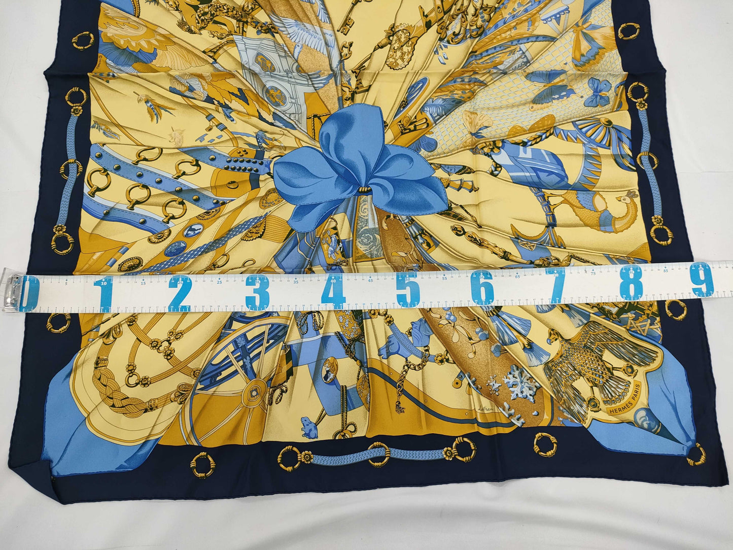HERMES Carré 90 Soleil de Soie Silk Sun Scarf