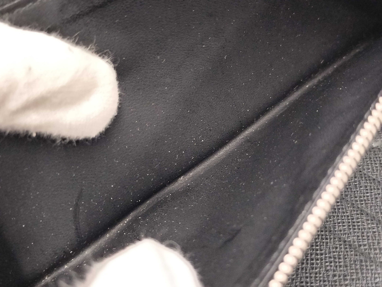 LOUIS VUITTON Taiga Zippy Wallet Vertical Wallet