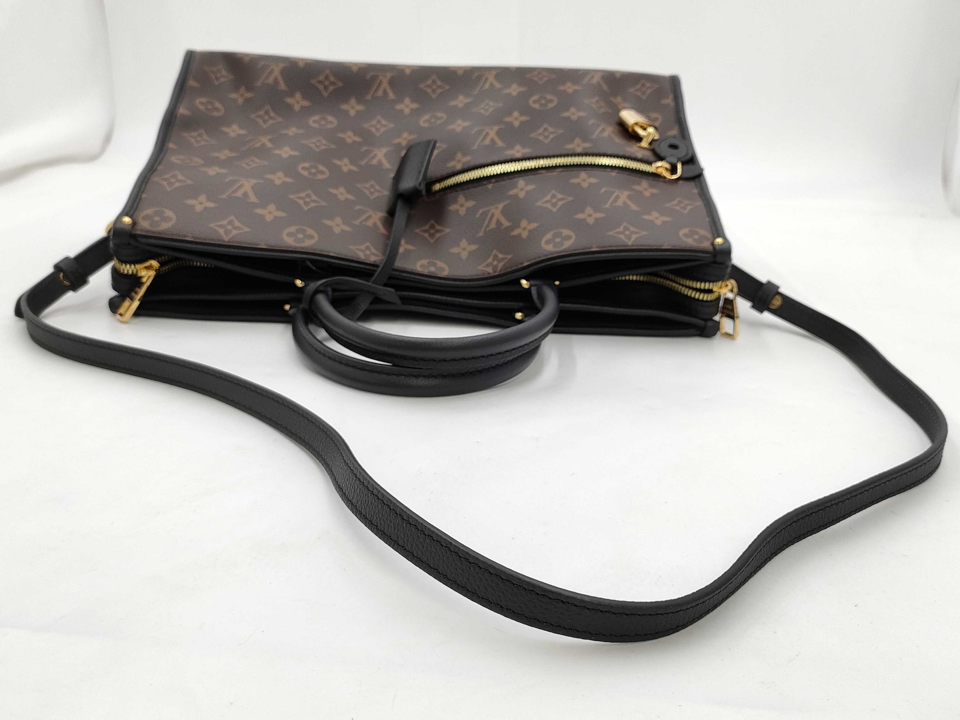 LOUIS VUITTON Monogram M43435 Monogram Popincourt MM Bag