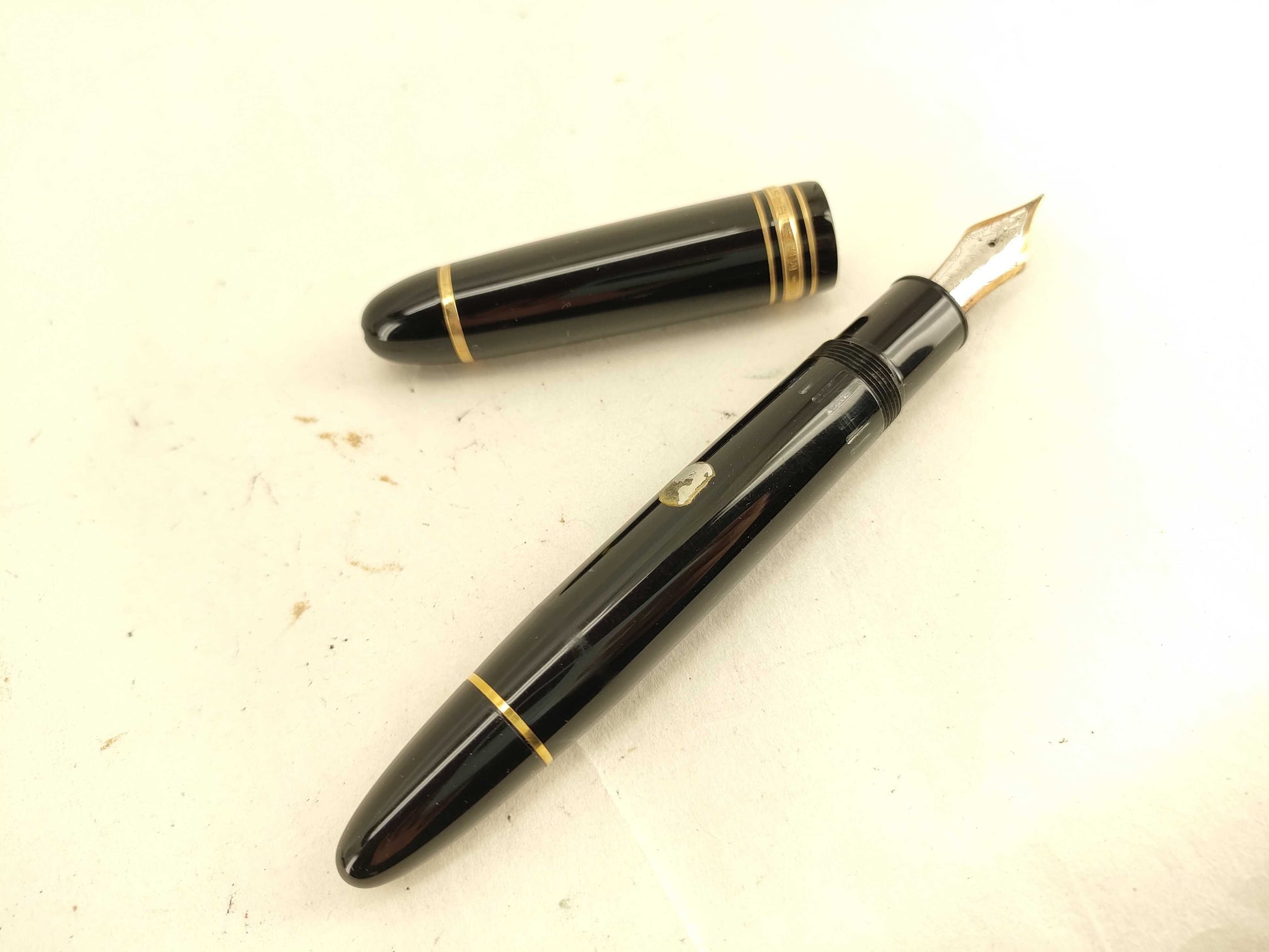MONTBLANC Meisterstück 585 Fountain Pen