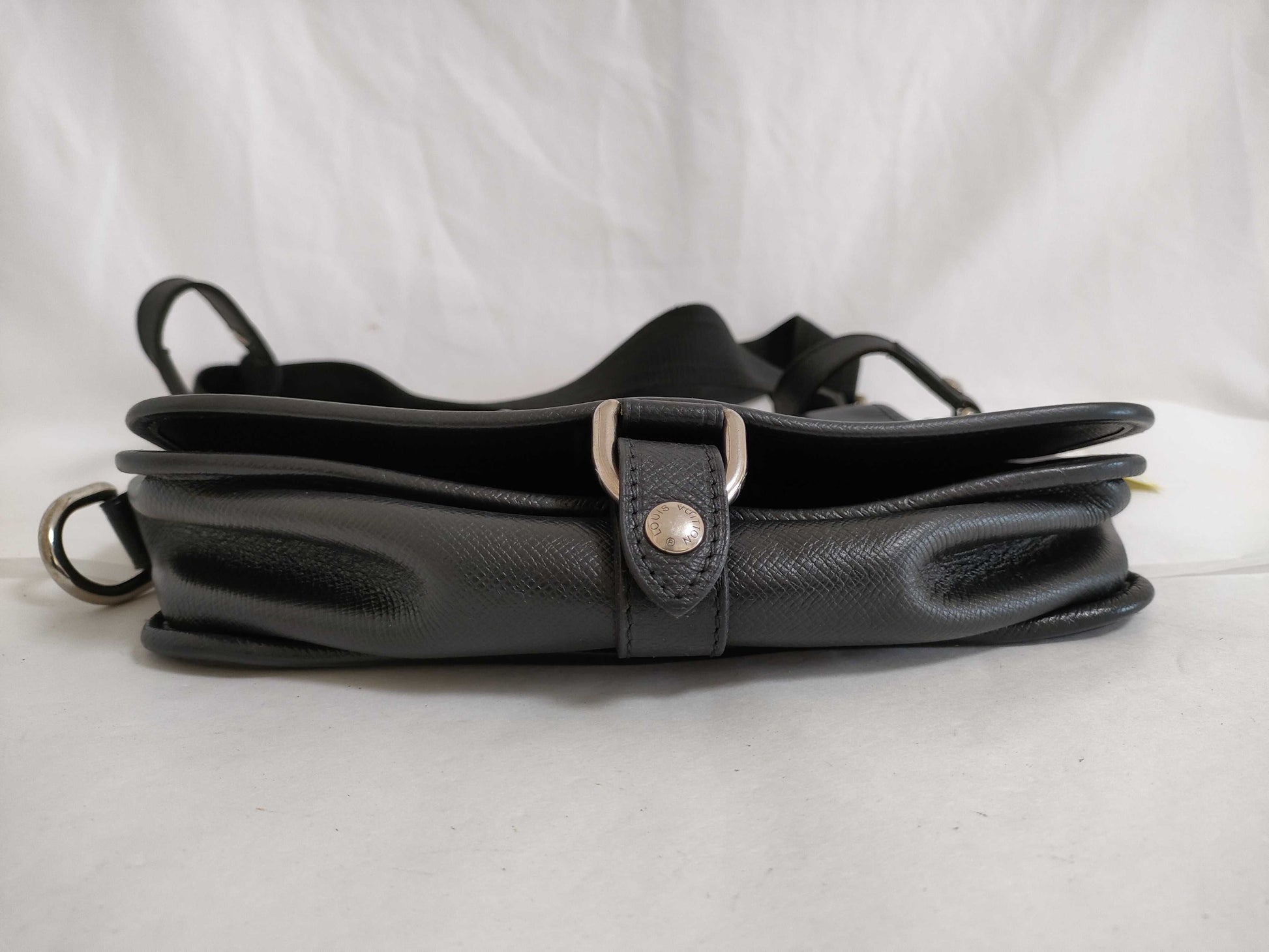 LOUIS VUITTON Taiga Andrei/Black Shoulder Bag