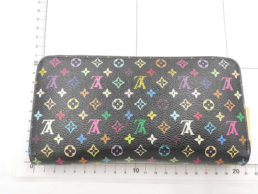 LOUIS VUITTON Zippy Wallet