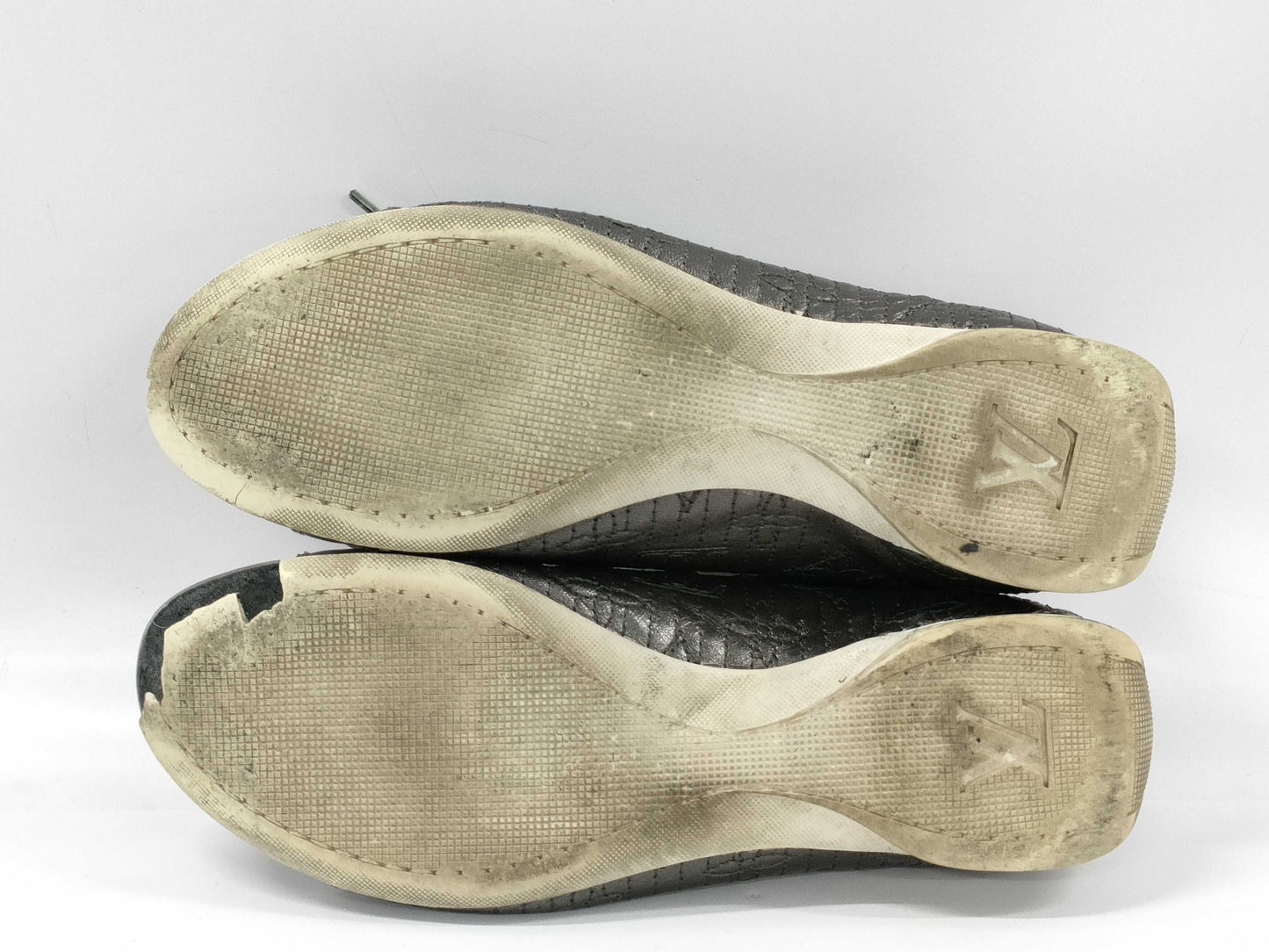 LOUIS VUITTON Monogram Stitch Sneakers