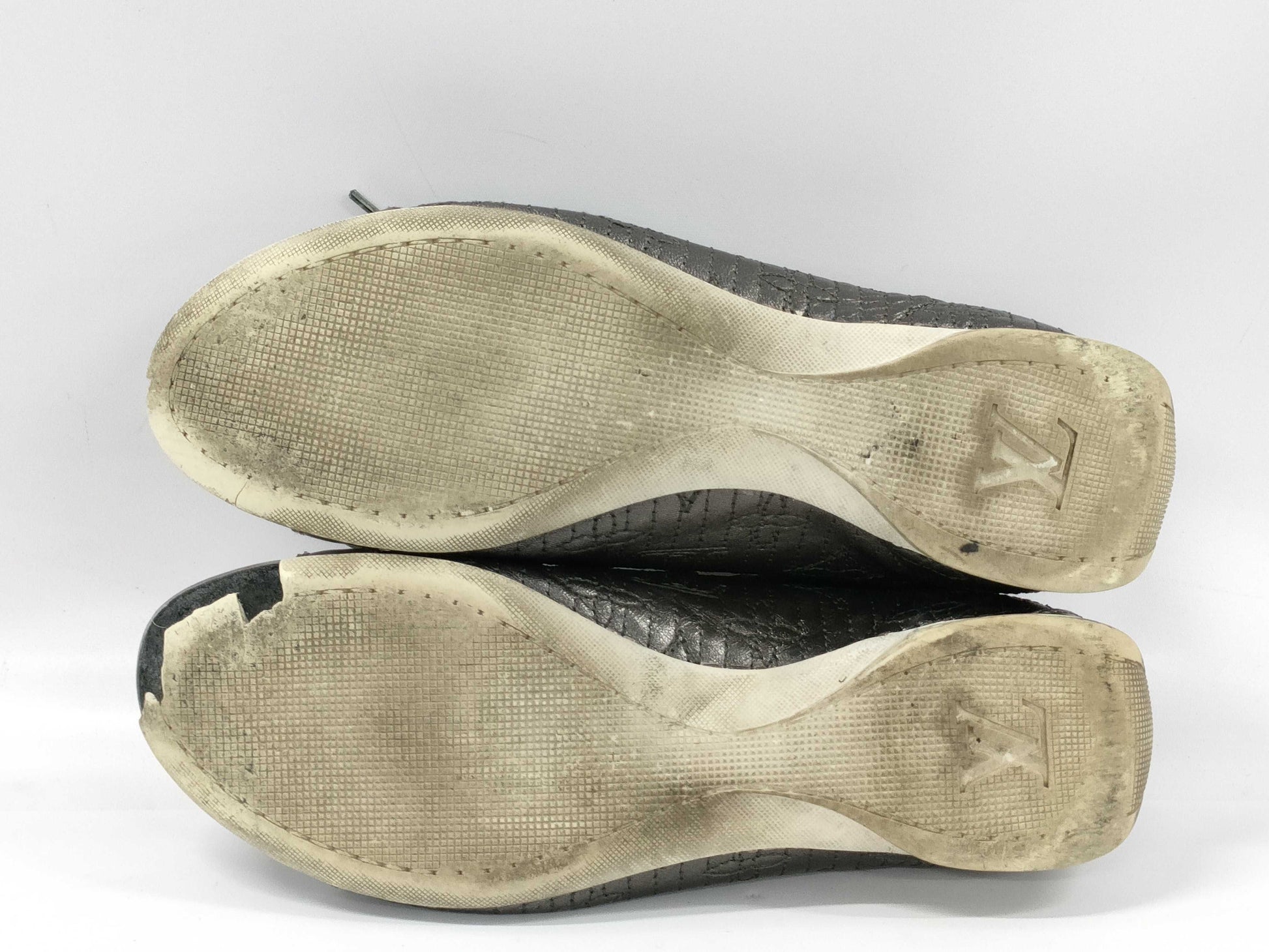 LOUIS VUITTON Monogram Stitch Sneakers