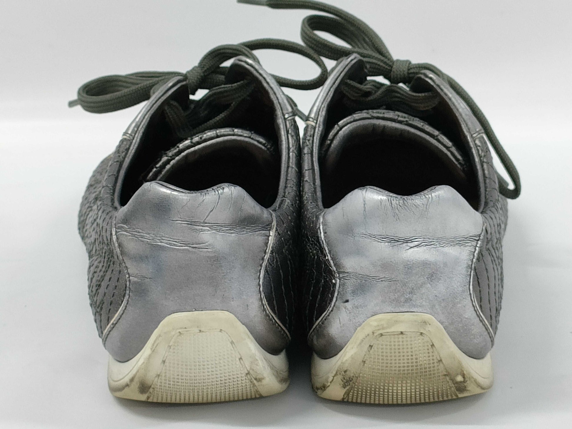 LOUIS VUITTON Monogram Stitch Sneakers