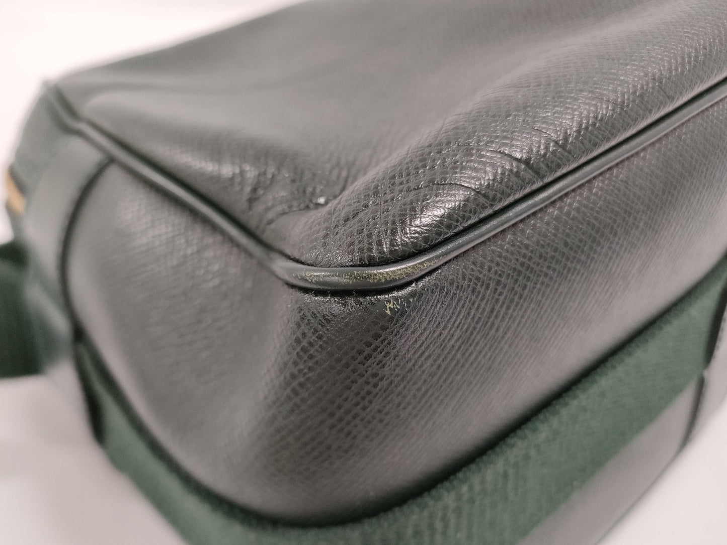 LOUIS VUITTON Taiga Reporter M30154 Shoulder Bag