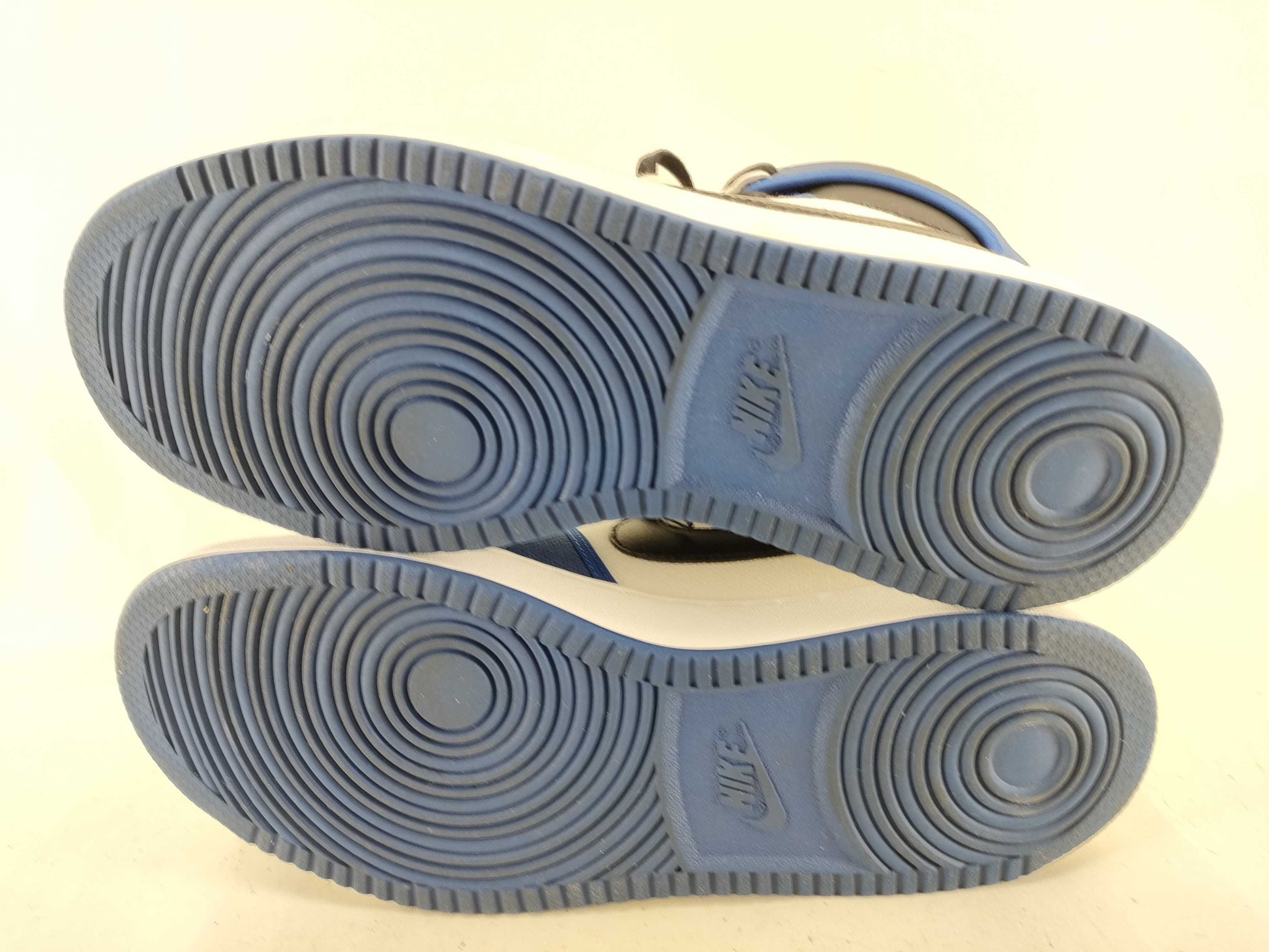 NIKE Air Jordan Knockout Canvas Sneakers