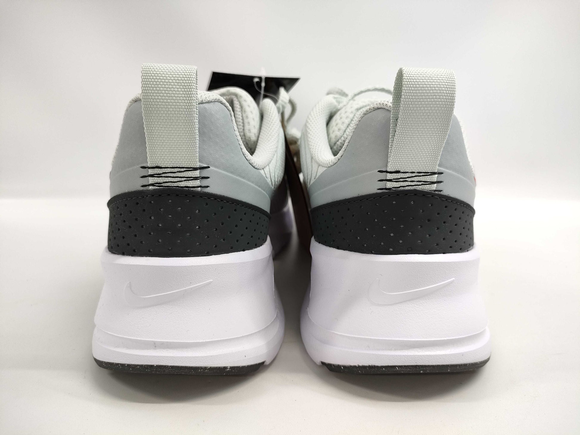 NIKE Air Max Nuaxis Light Silver Sneakers