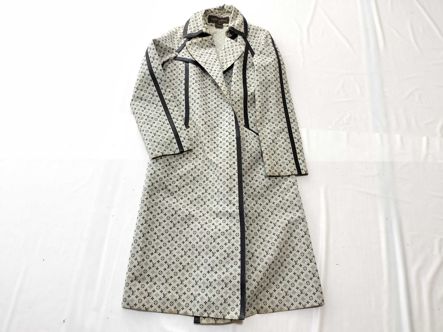 LOUIS VUITTON Monogram Mini All-Over Print Trench Coat