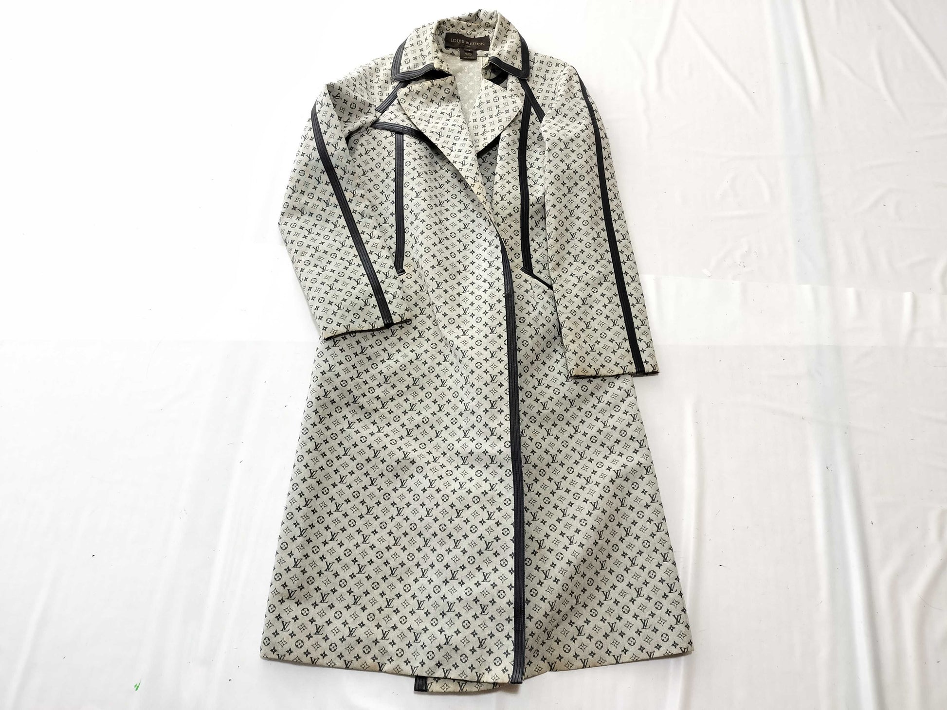 LOUIS VUITTON Monogram Mini All-Over Print Trench Coat