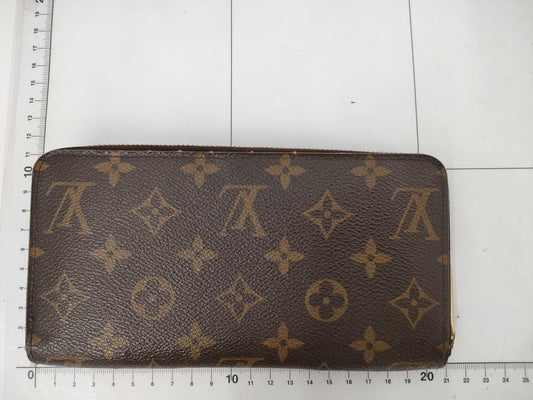 LOUIS VUITTON Monogram M42616 Zippy Wallet