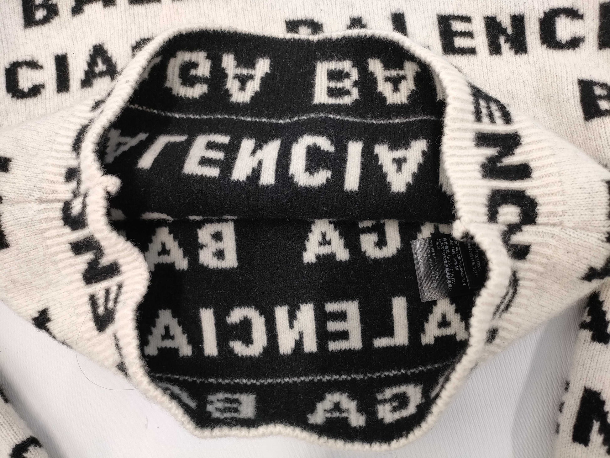 BALENCIAGA Logo Sweater Top