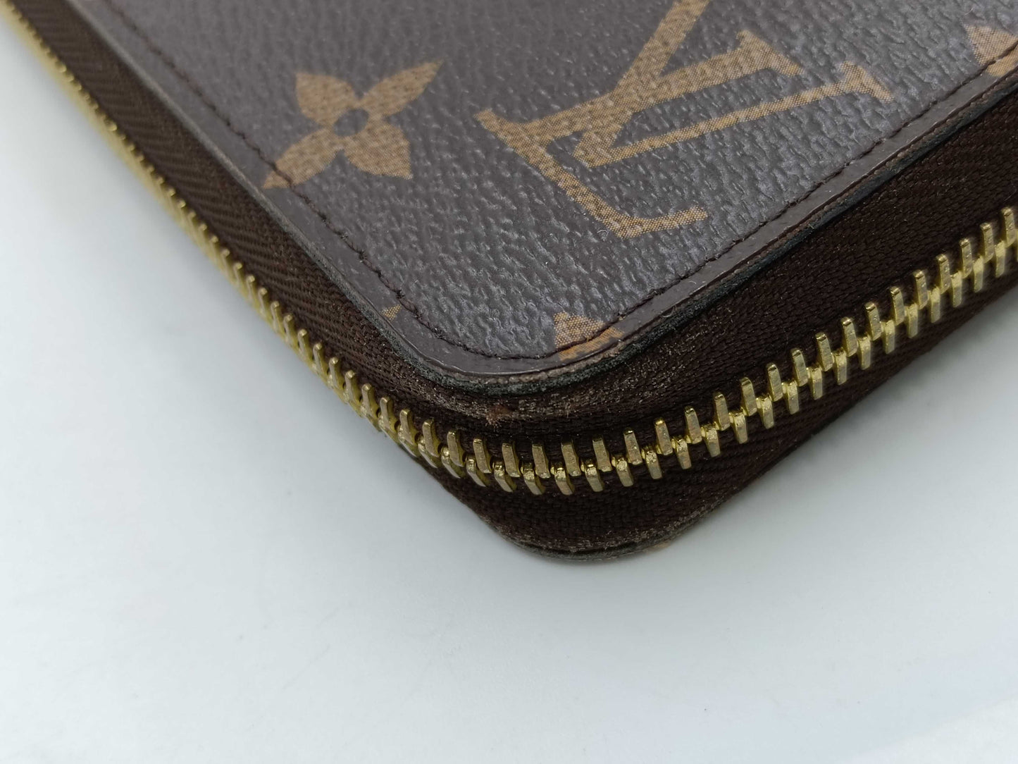 LOUIS VUITTON Monogram Zippy Wallet