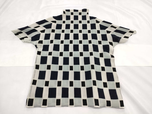 ISSEY MIYAKE Pleated Pattern Short Sleeve Top