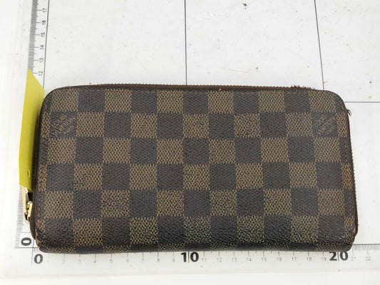 LOUIS VUITTON Damier Zippy Wallet