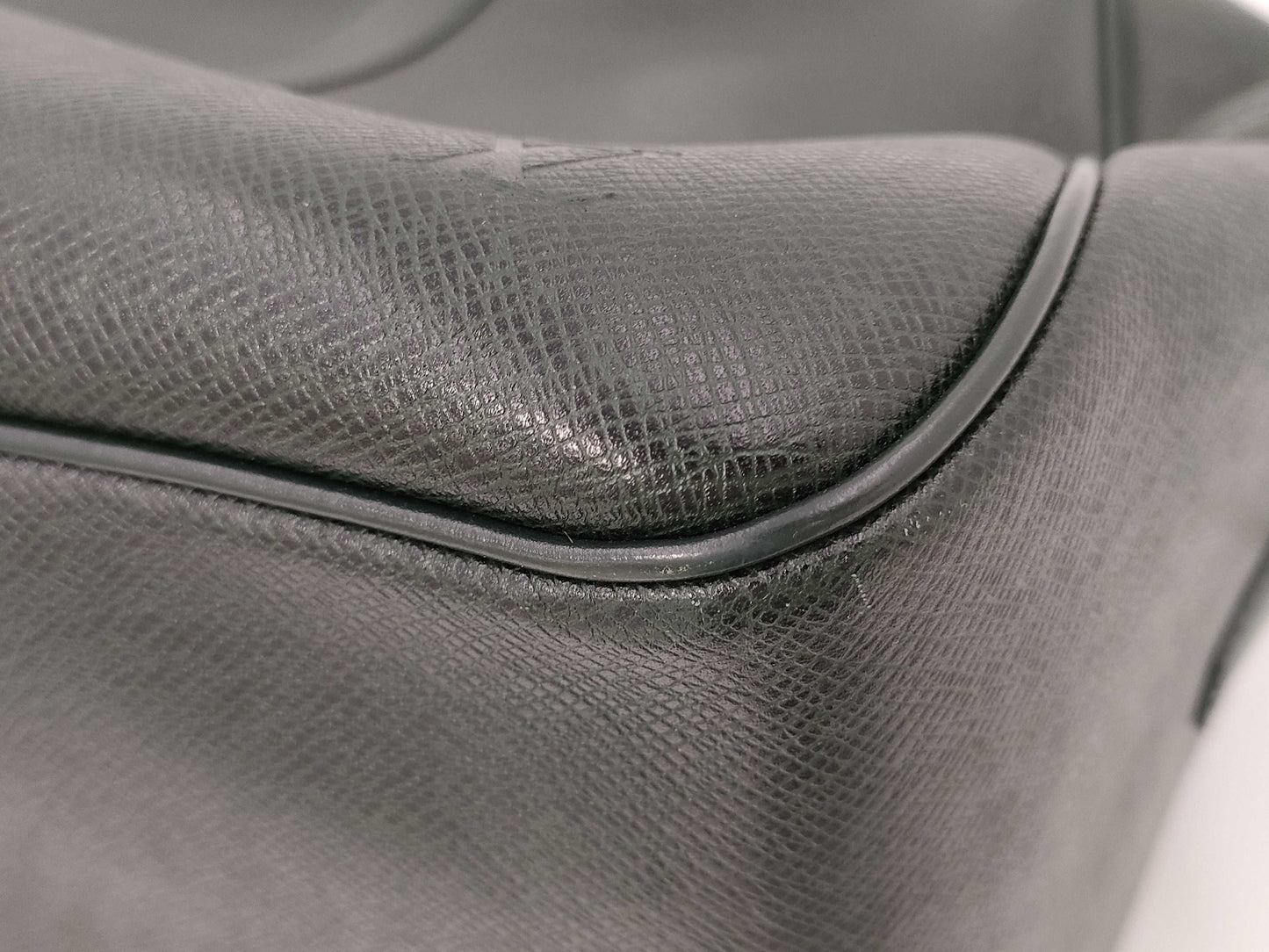 LOUIS VUITTON Taiga M30124 Kendall PM Handbag