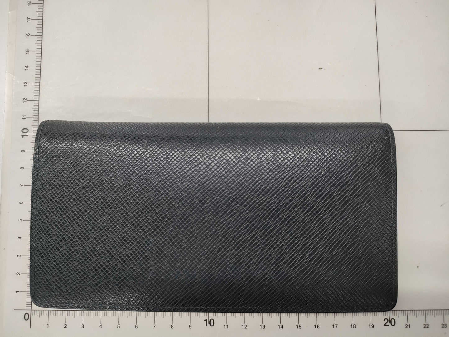 LOUIS VUITTON Taiga Brazza Taiga Wallet