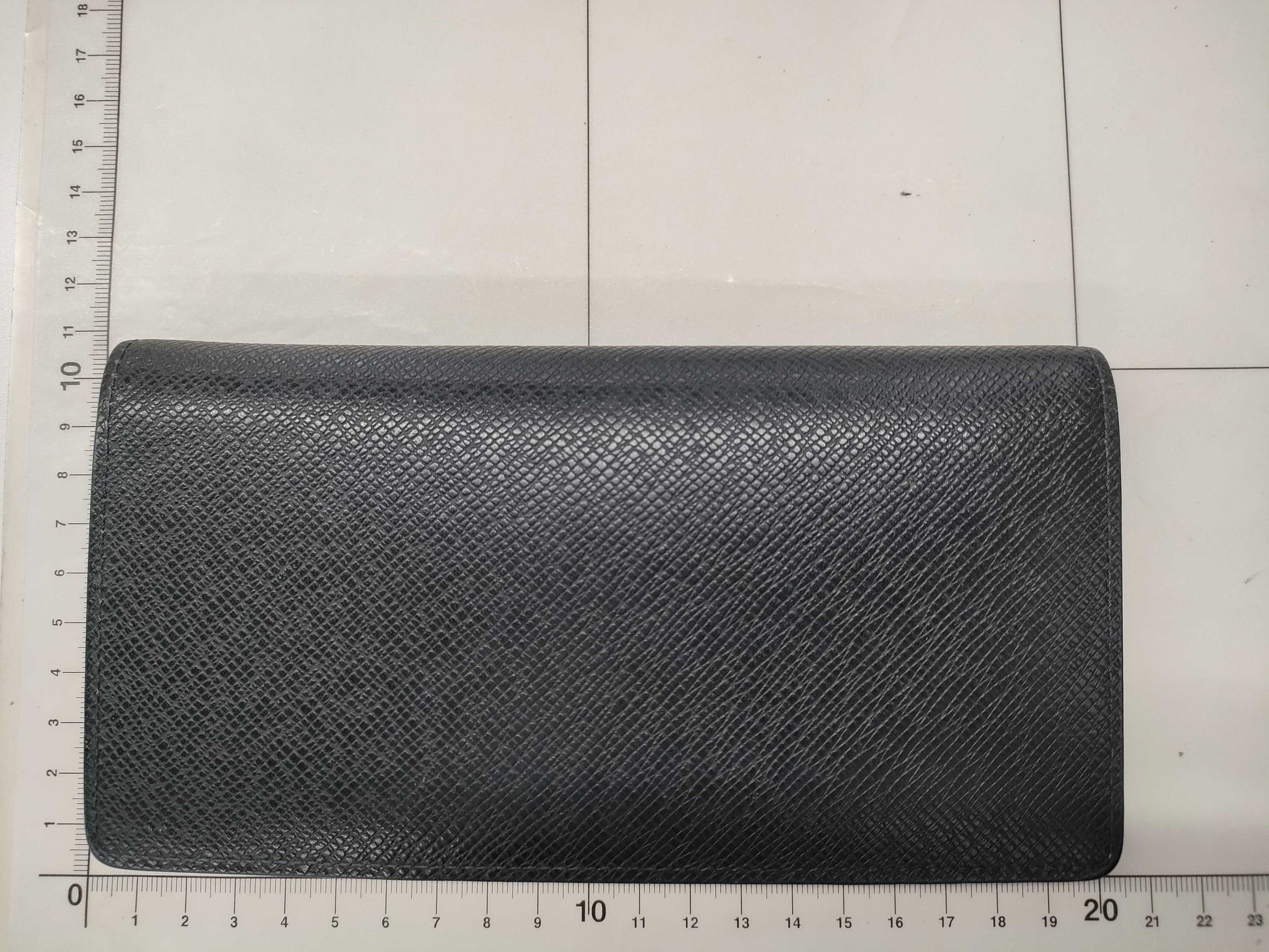 LOUIS VUITTON Taiga Brazza Taiga Wallet