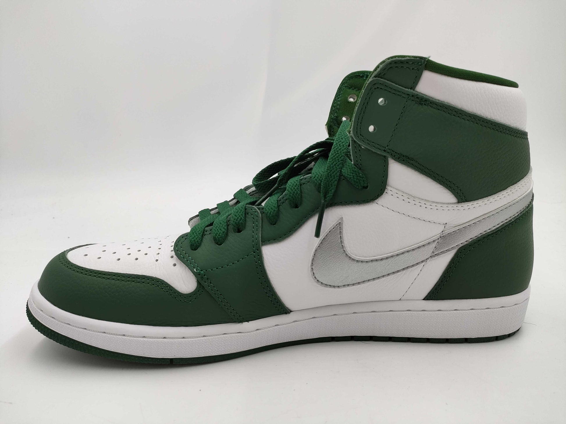 NIKE Air Jordan 1 Retro High OG Green Sneakers