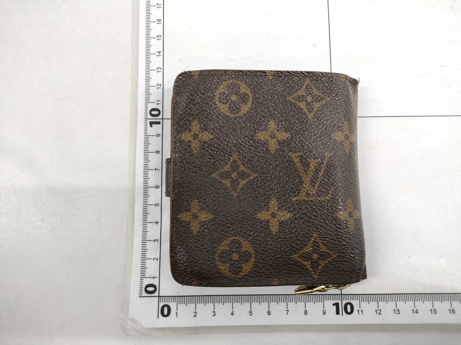 LOUIS VUITTON Monogram Compact Zip Wallet