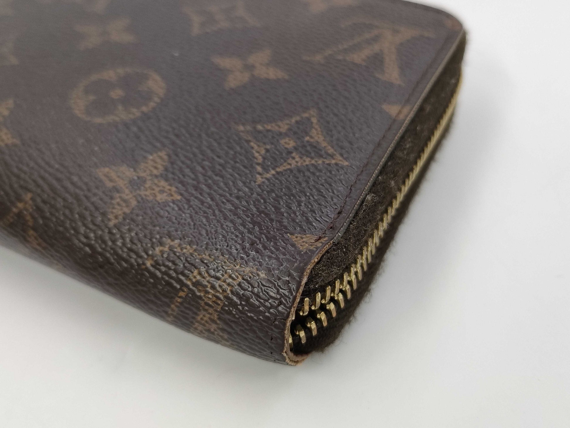LOUIS VUITTON Monogram Zippy Wallet