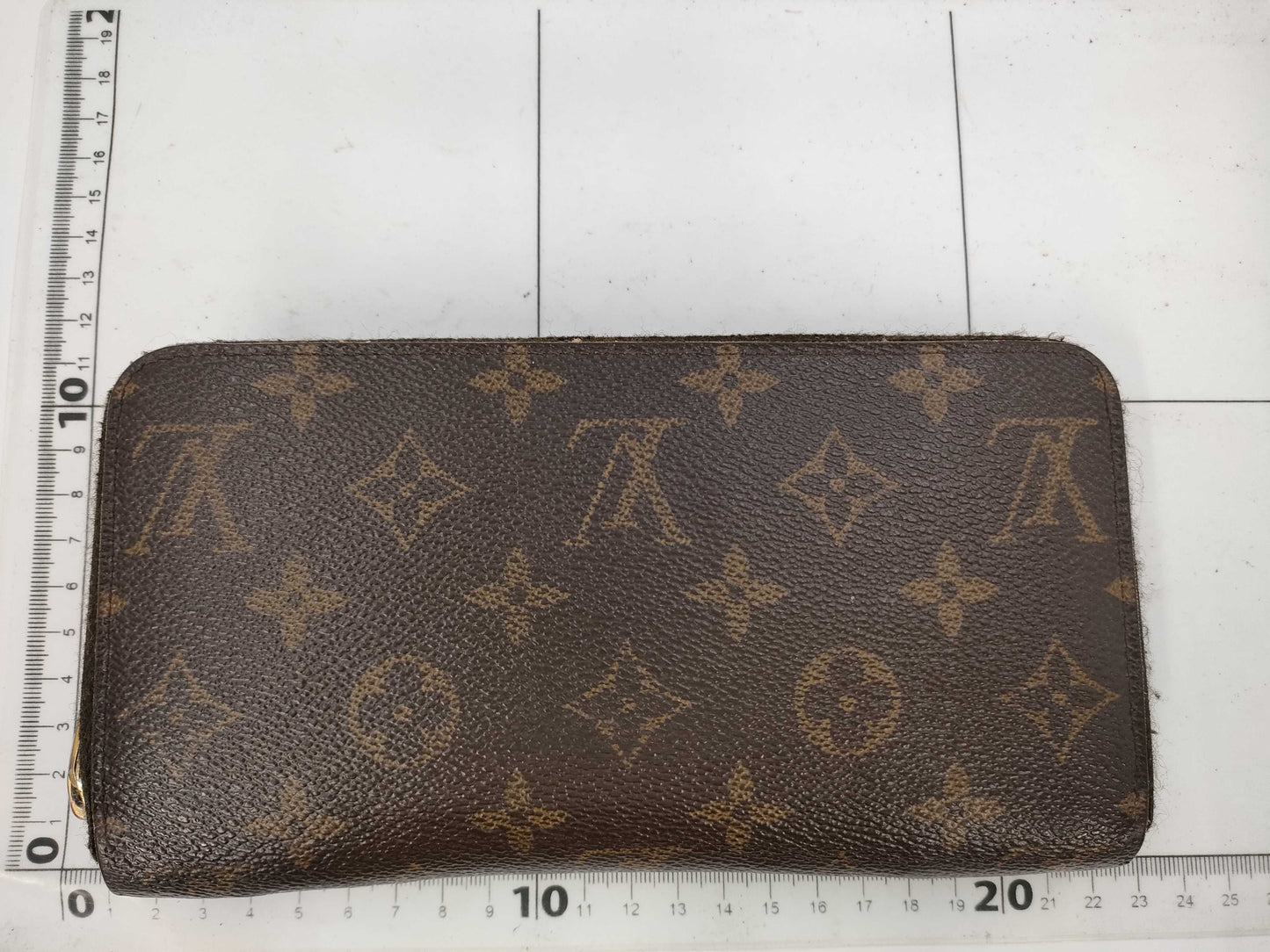LOUIS VUITTON Monogram Zippy Wallet