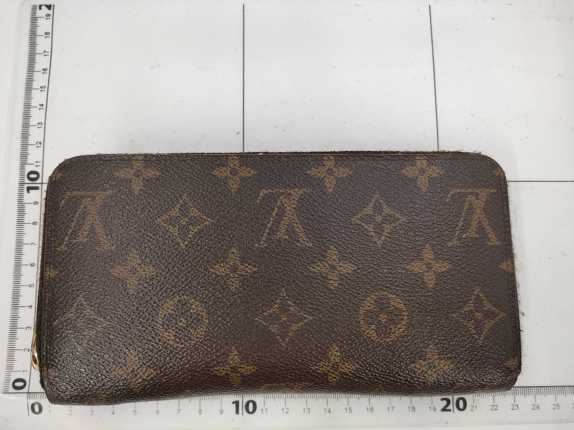 LOUIS VUITTON Monogram Zippy Wallet