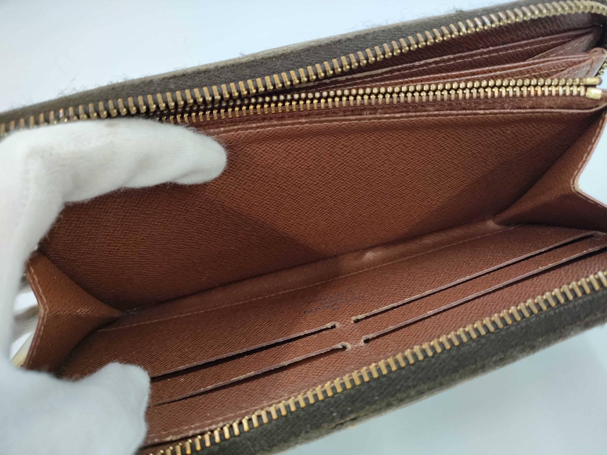 LOUIS VUITTON Monogram Zippy Wallet