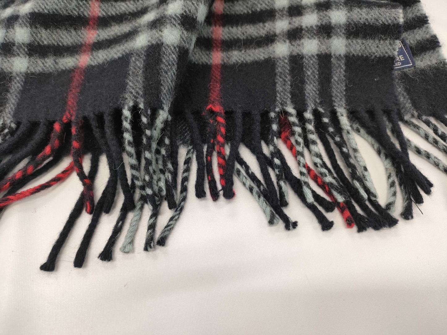 BURBERRY 100% Cashmere Scarf