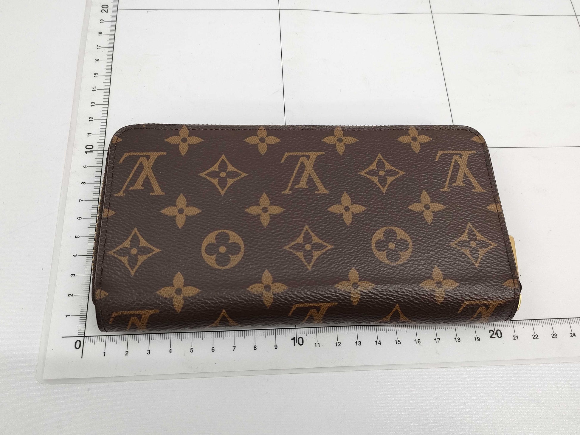 LOUIS VUITTON Monogram Zippy Wallet