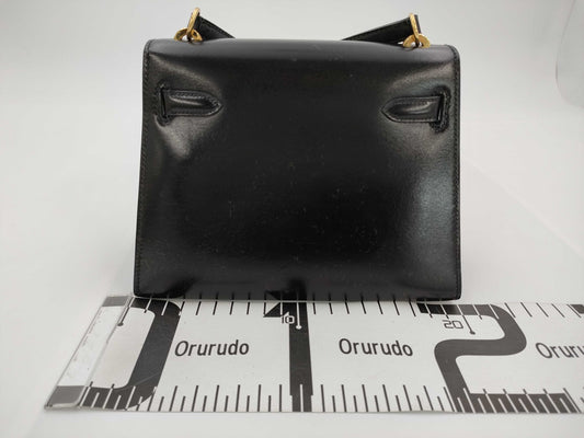 HERMES Kelly Mini Shoulder Bag in Black Box Calf Leather with GD Hardware and 〇Q Stamp
