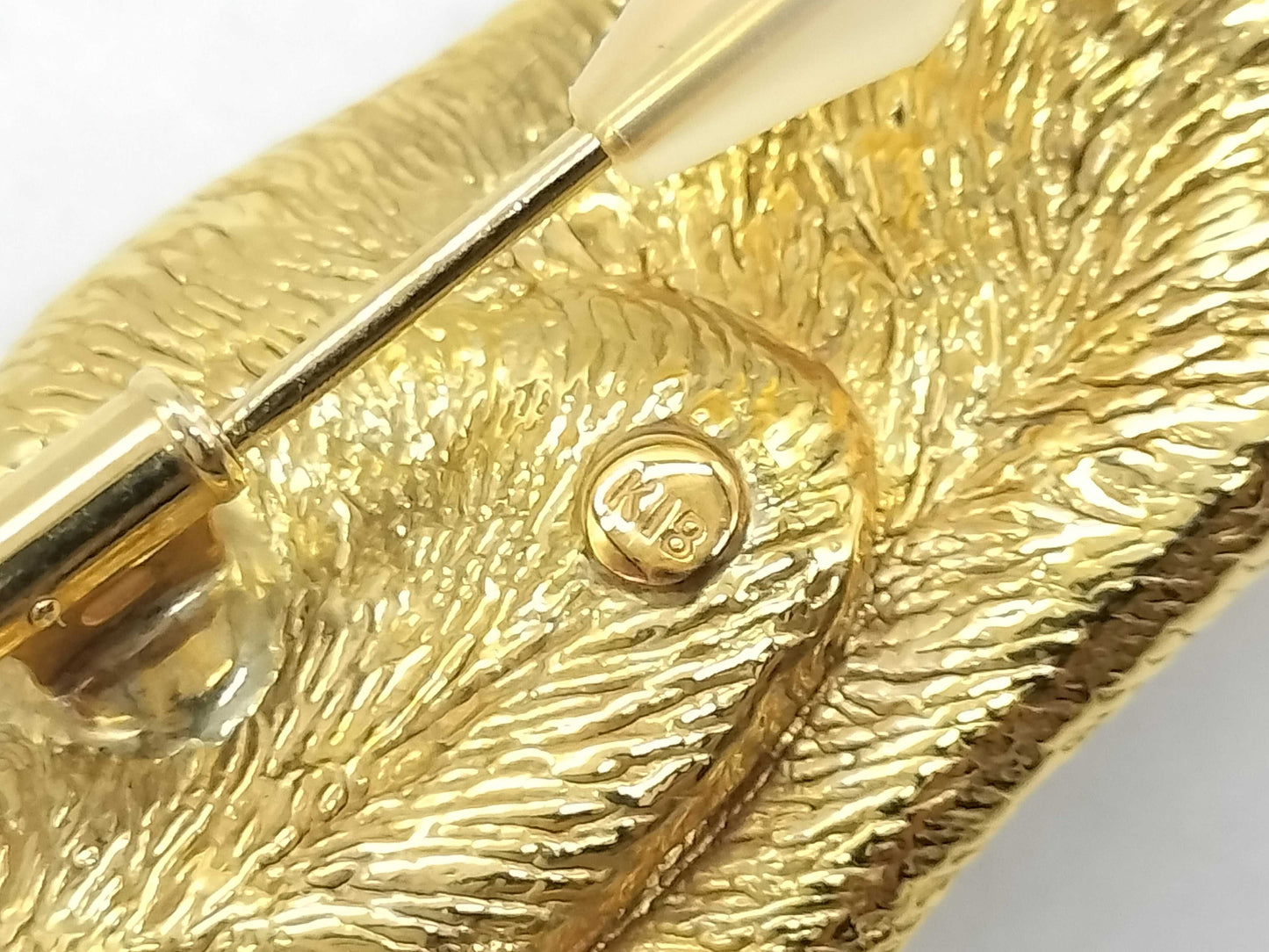 Animal motif K18 5.8g brooch