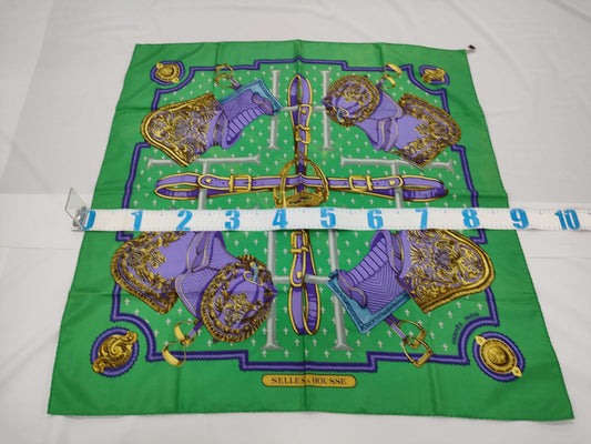 HERMES Carre, Carre, Carre, 90 SELLES A HOUSSE Sitting on the Cover and Other Accessories