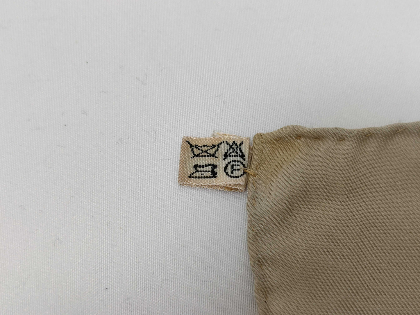 HERMES Silk Carre 90 Cuivreries Scarf