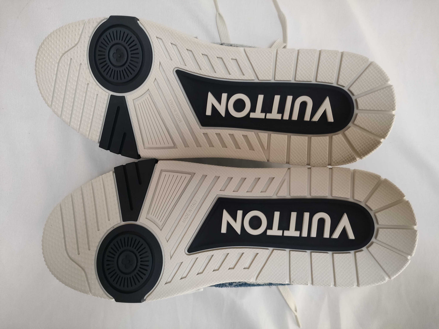 LOUIS VUITTON LV Trainer Sneakers