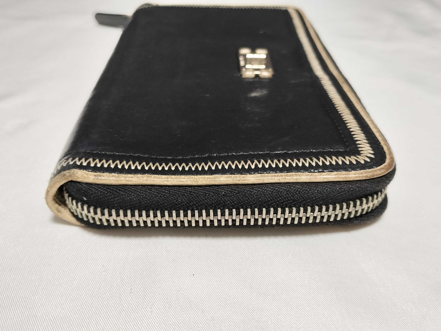 CHANEL Round Turn Wallet