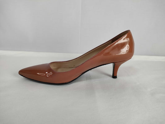 PRADA enamel pumps with box