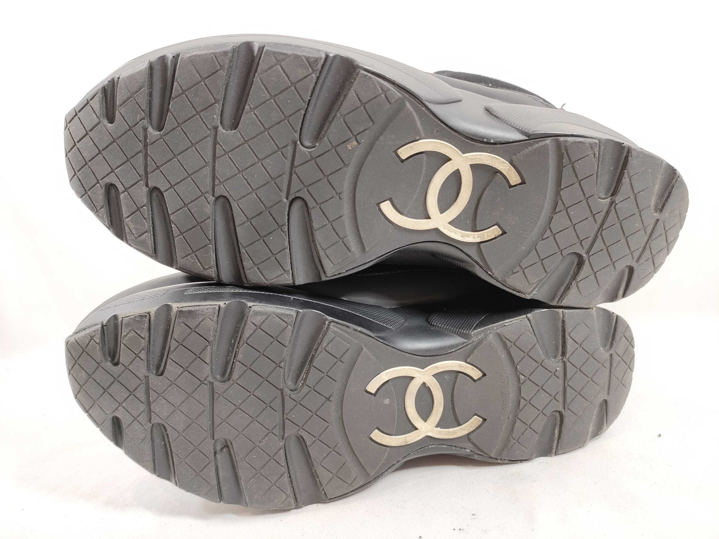 CHANEL high-top sneakers