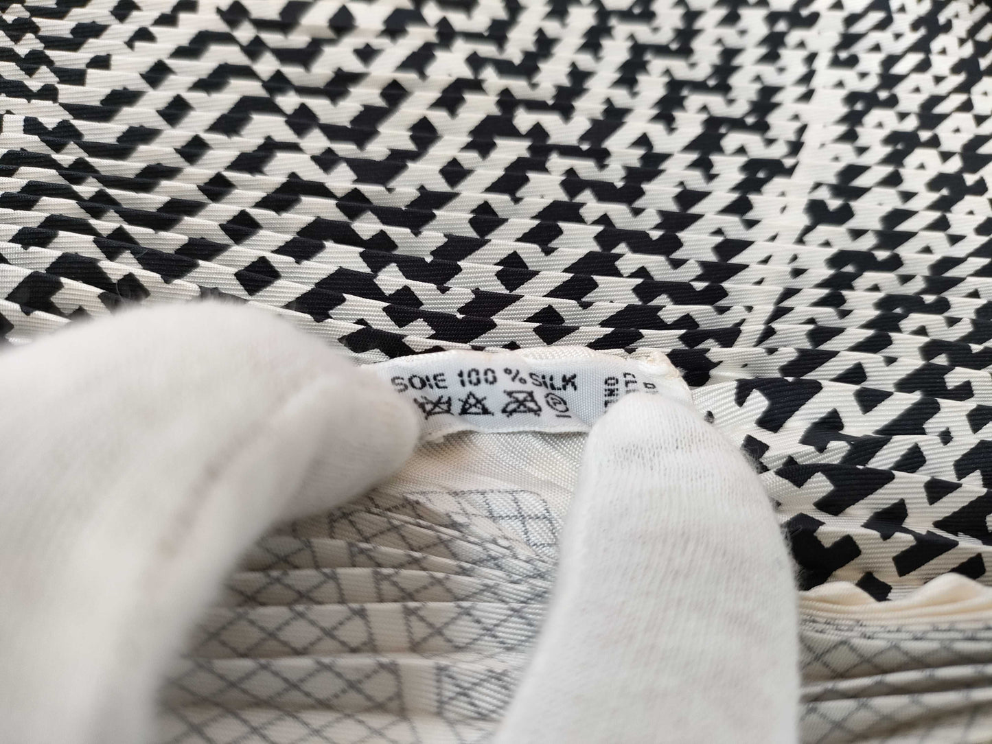 HERMES Carre Pleated Carre Black White Scarf