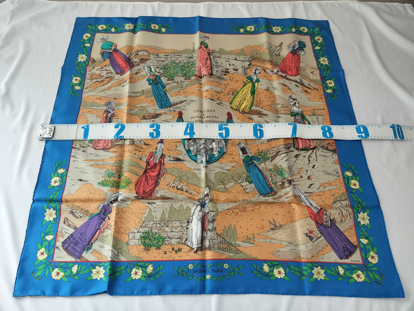 HERMES Carre COSTUMES DES DEPARTEMENTS Scarf