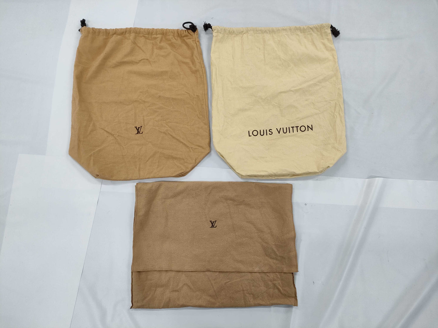 8 storage bags, 6 Louis Vuitton and 2 Hermes storage bags